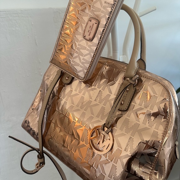 Michael Kors Rose Gold Bag and Matching Wristlet Wallet - Picture 2 of 2